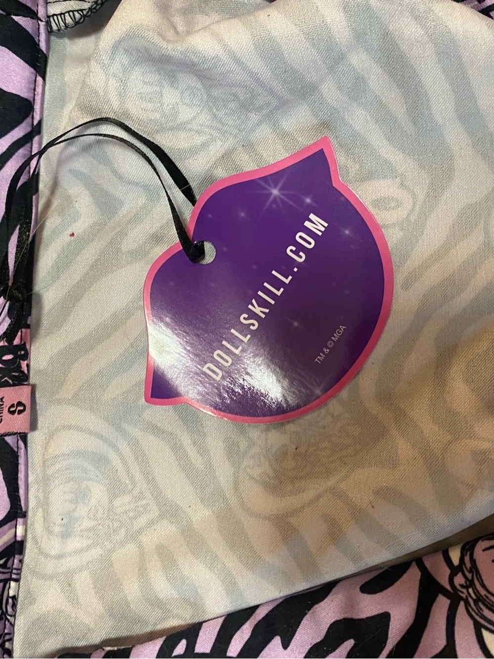 Dolls Kill x Bratz Wild At Heart Satin Robe- NWT - Picture 10 of 13